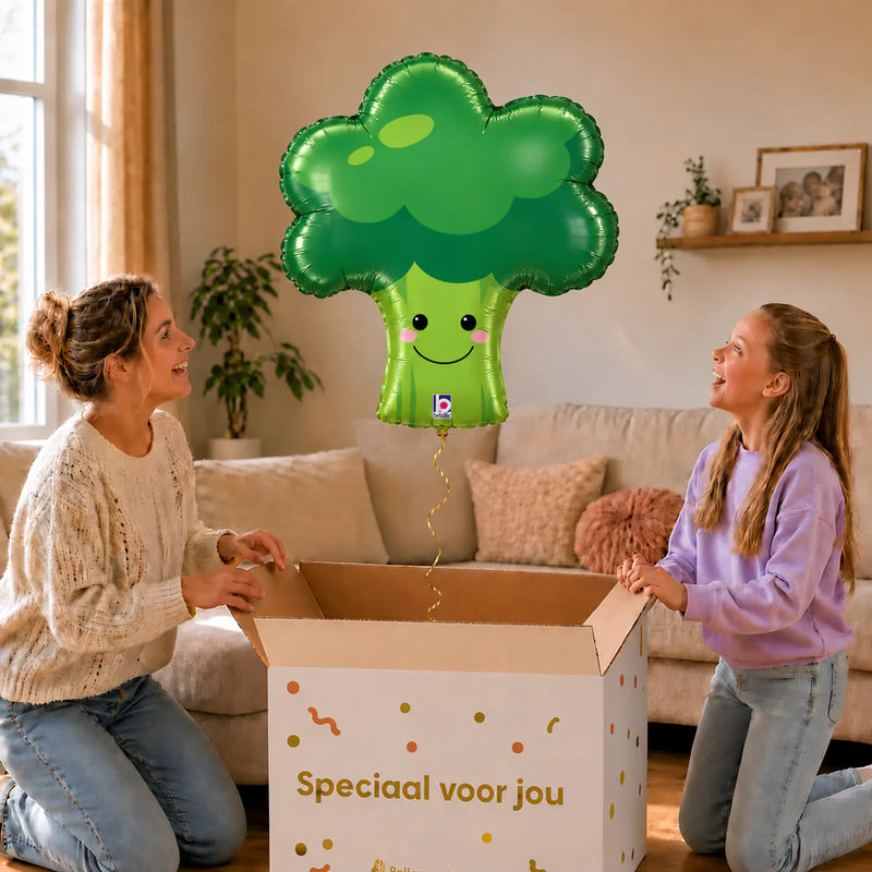 Broccoli Helium Ballon – uitpakmoment met moeder en meisje in een warme woonkamer – Ballonnenshop.nl