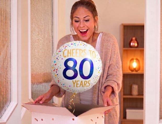 Cheers To 80 Years Ballon - Gevuld Met Helium - 46 cm - Ballonnenshop.nl