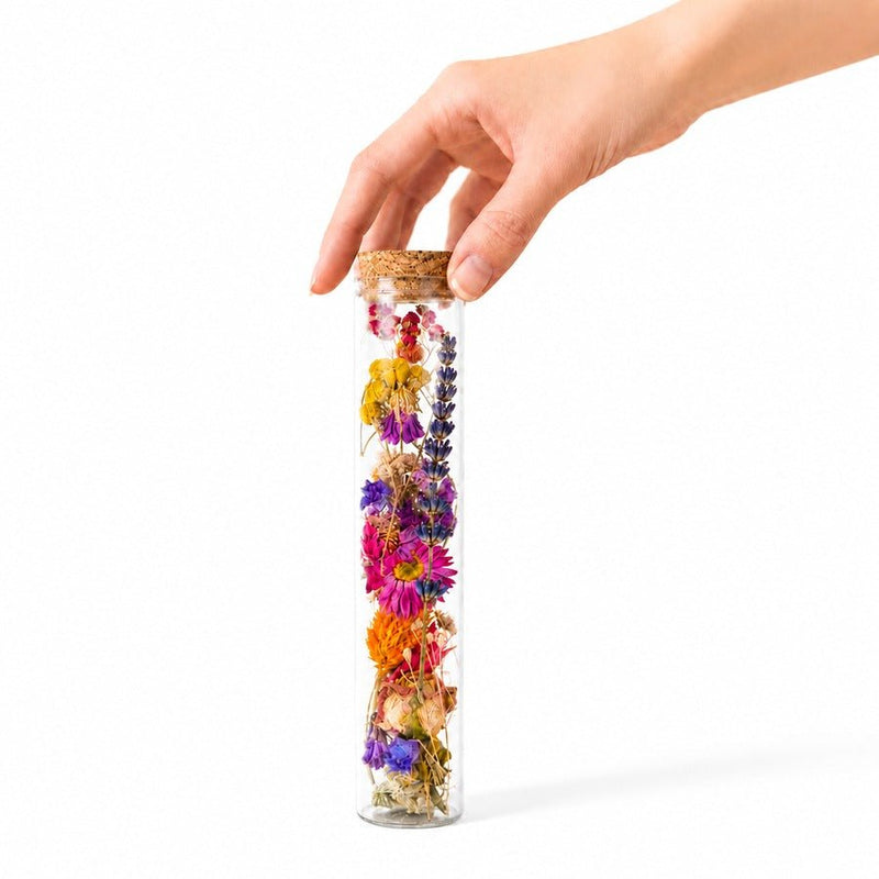 Droogbloemenboeketje in glazen buisje – 15 cm - Ballonnenshop.nl