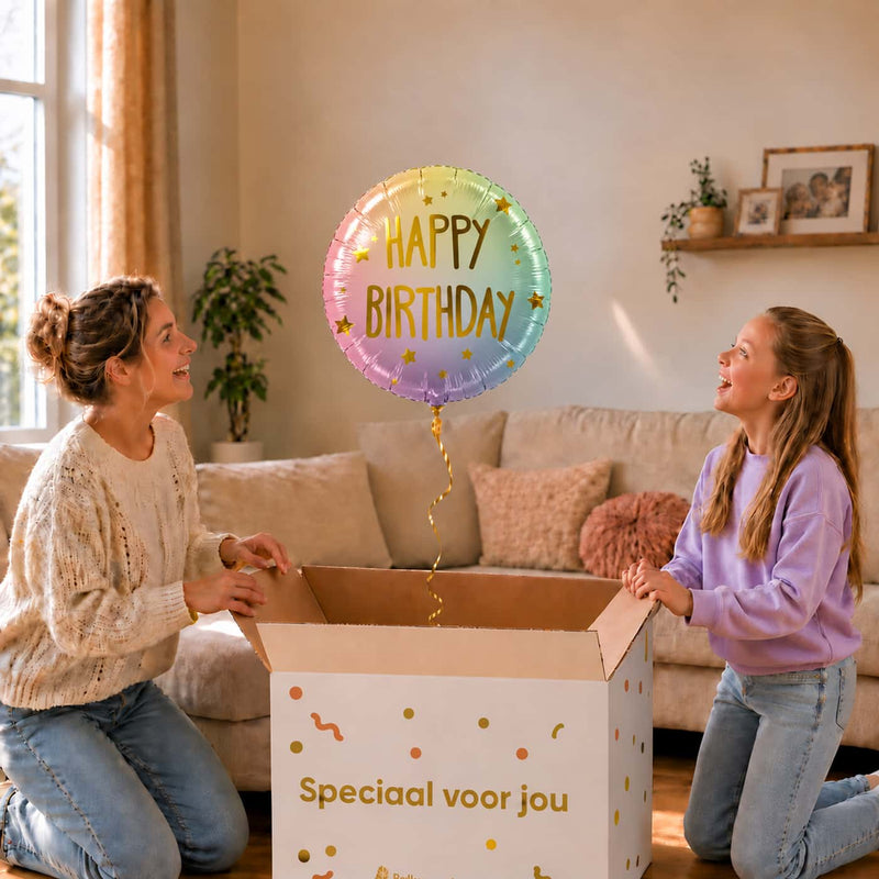 Happy Birthday Ombré Sterren heliumballon van 46 cm met pasteltinten bij moeder en meisje.
