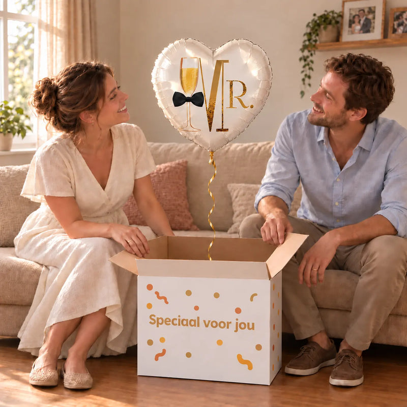 Uitpakmoment met MR. Helium Ballon uit een cadeaudoos van Ballonnenshop.nl