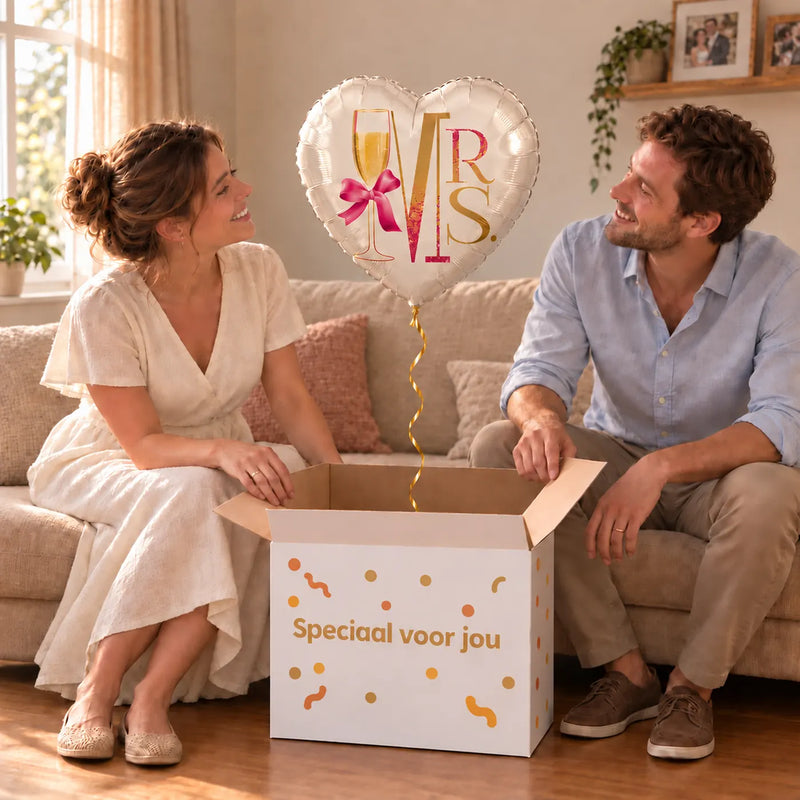 Uitpakmoment met MRS. Helium Ballon uit een cadeaudoos van Ballonnenshop.nl