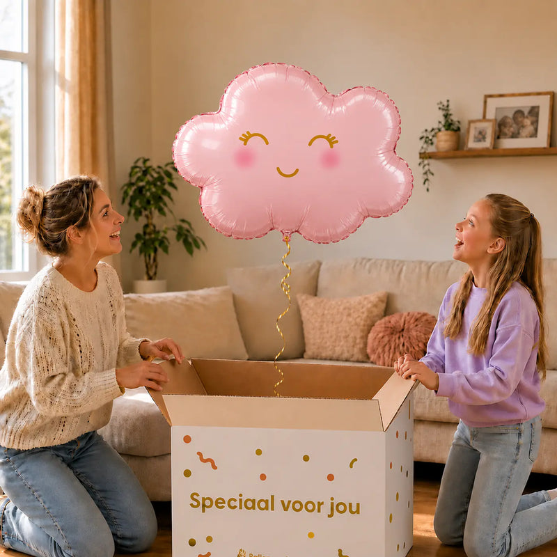 Wolk Roze Helium Ballon – uitpakmoment met moeder en meisje in een warme woonkamer – Ballonnenshop.nl