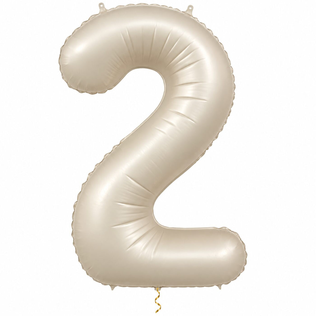 2 Jaar Cijfer Creamy Latte XL met dun metallic gouden lint op witte achtergrond – Ballonnenshop.nl