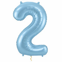 2 Jaar Cijfer Pastel Blauw XL met dun metallic gouden lint op witte achtergrond – Ballonnenshop.nl