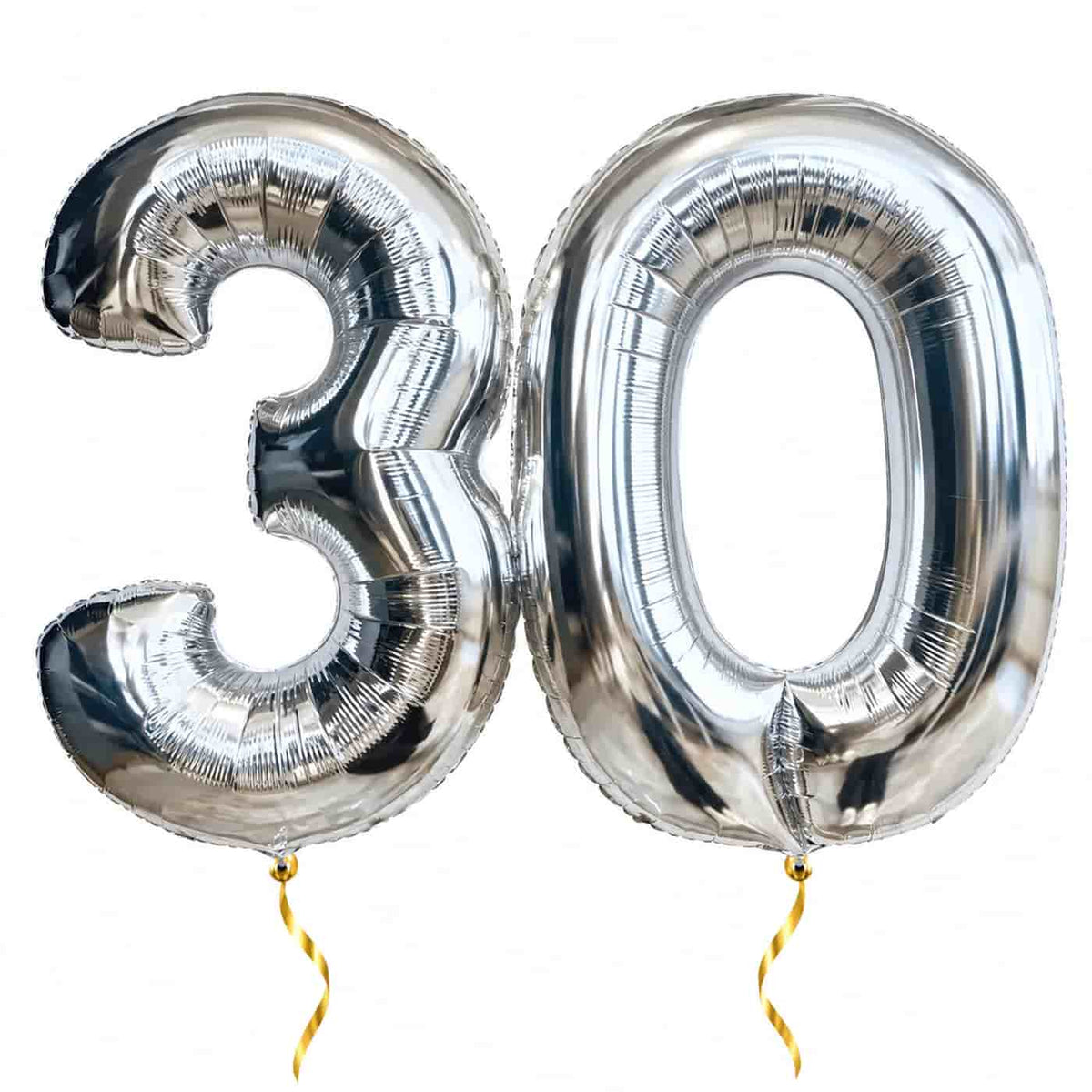 30 Jaar Cijfer Ballonnen Zilver – heliumgevulde ballonnen met dunne gouden lintjes op een witte achtergrond