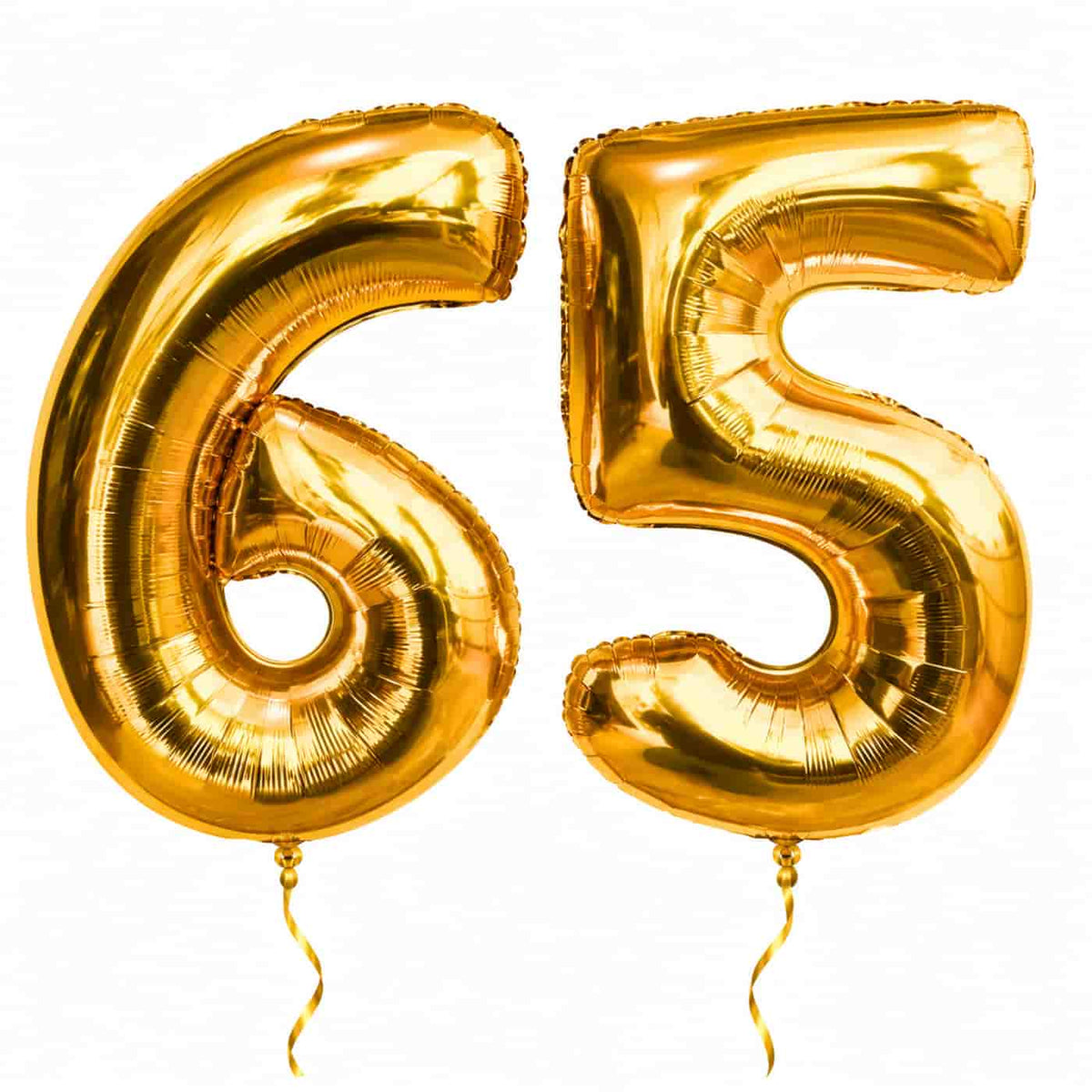 65 Jaar Cijfer Ballonnen Goud – heliumgevulde ballonnen met dunne gouden lintjes op een witte achtergrond