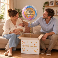 Uitpakmoment met Met Muisjes Gefeliciteerd Ballon uit een cadeaudoos van Ballonnenshop.nl