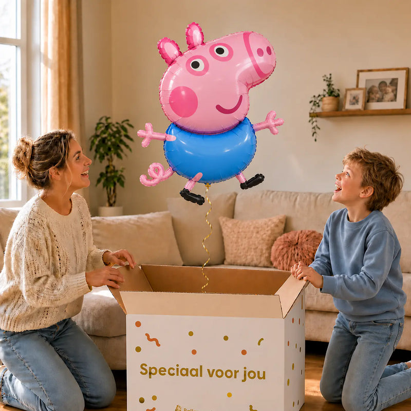 George Helium XL Ballon – uitpakmoment met moeder en jongetje in een warme woonkamer – Ballonnenshop.nl