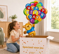 Meisje opent doos met Happy Birthday Beer XL helium ballon 86 cm - Ballonnenshop.nl