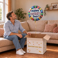 Uitpakmoment met Happy Father's Day Helium Ballon uit een cadeaudoos van Ballonnenshop.nl