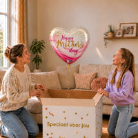 Happy Mother's Day Pretty Pink hartballon van 46 cm in een uitpakmoment met moeder en dochter.