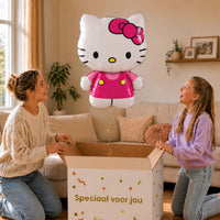 Hello Kitty Helium XL Ballon – uitpakmoment met moeder en meisje in een warme woonkamer – Ballonnenshop.nl