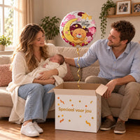 Uitpakmoment met Hoera! Een Meisje Helium Ballon uit een cadeaudoos van Ballonnenshop.nl