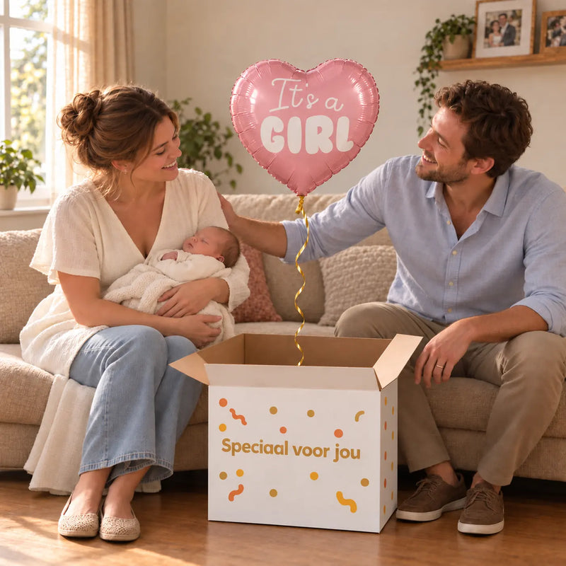 Uitpakmoment met It's A Girl Helium Ballon uit een cadeaudoos van Ballonnenshop.nl