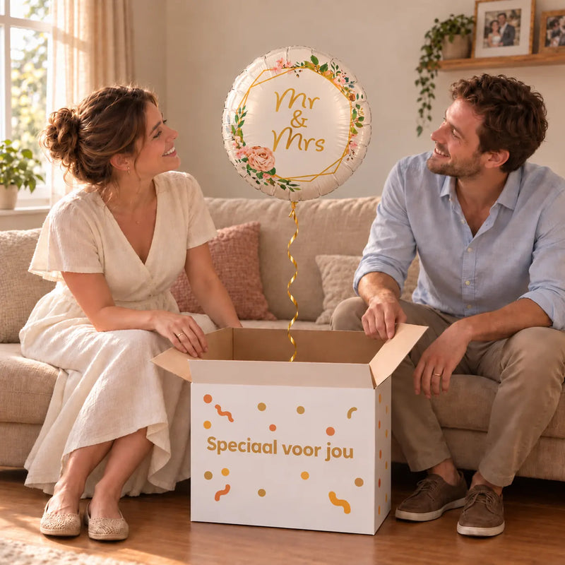 Uitpakmoment met Mr & Mrs Bloemen Helium Ballon uit een cadeaudoos van Ballonnenshop.nl