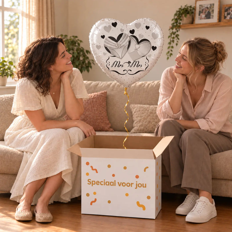 Uitpakmoment met Mrs & Mrs Helium Ballon uit een cadeaudoos van Ballonnenshop.nl