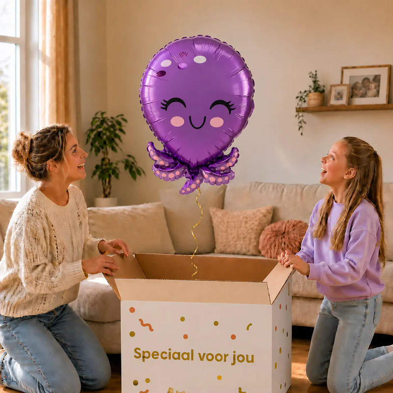 Octopus Helium Ballon – uitpakmoment met moeder en meisje in een warme woonkamer – Ballonnenshop.nl