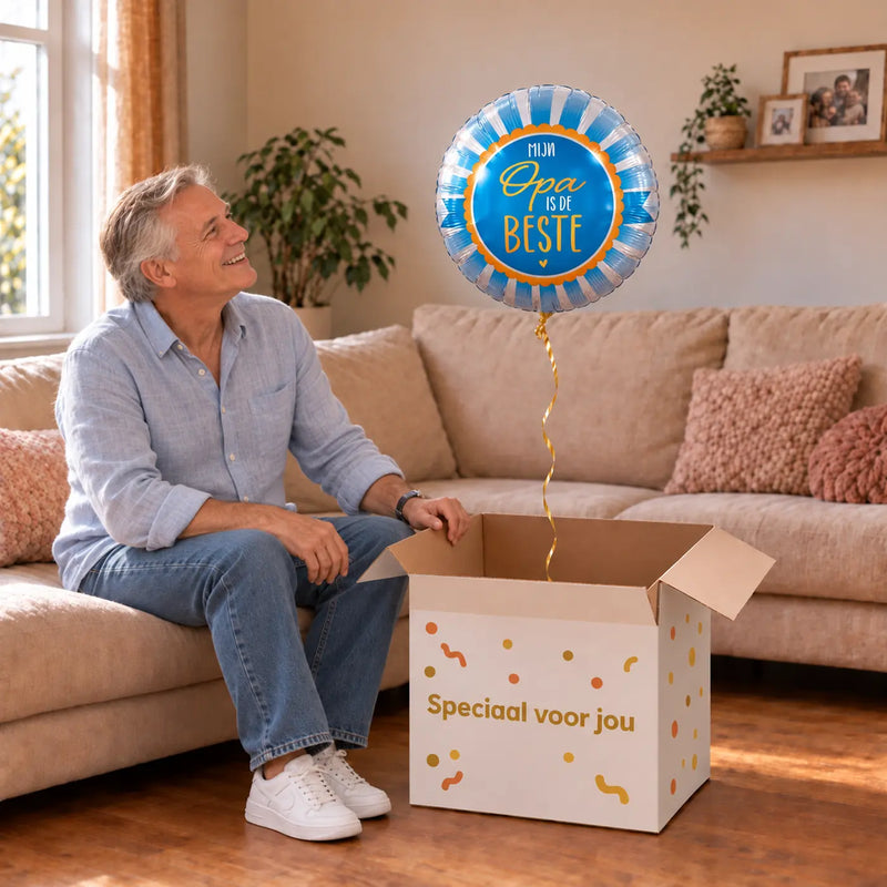 Uitpakmoment met Opa Helium Ballon uit een cadeaudoos van Ballonnenshop.nl