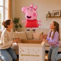 Peppa Pig Helium XL Ballon – uitpakmoment met moeder en meisje in een warme woonkamer – Ballonnenshop.nl