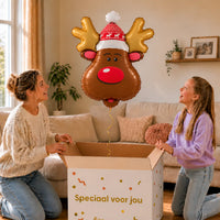 Rendier Helium Ballon – uitpakmoment met moeder en meisje in een warme woonkamer – Ballonnenshop.nl