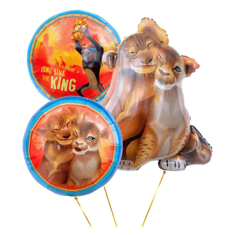 Simba & Nala Lion King Trosje XL – heliumgevulde ballonnen met dunne metallic-gouden lintjes op een witte achtergrond