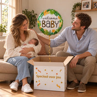 Uitpakmoment met Welcome Baby Jungle Helium Ballon uit een cadeaudoos van Ballonnenshop.nl
