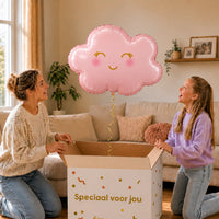 Wolk Roze Helium Ballon – uitpakmoment met moeder en meisje in een warme woonkamer – Ballonnenshop.nl