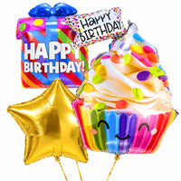 Happy Birthday XL Tros – heliumgevulde ballonnen met dunne gouden lintjes op een witte achtergrond