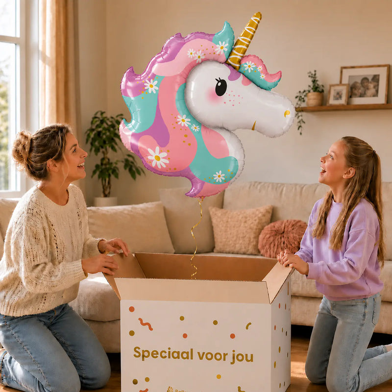 Unicorn Helium XL Ballon – uitpakmoment met moeder en meisje in een warme woonkamer – Ballonnenshop.nl