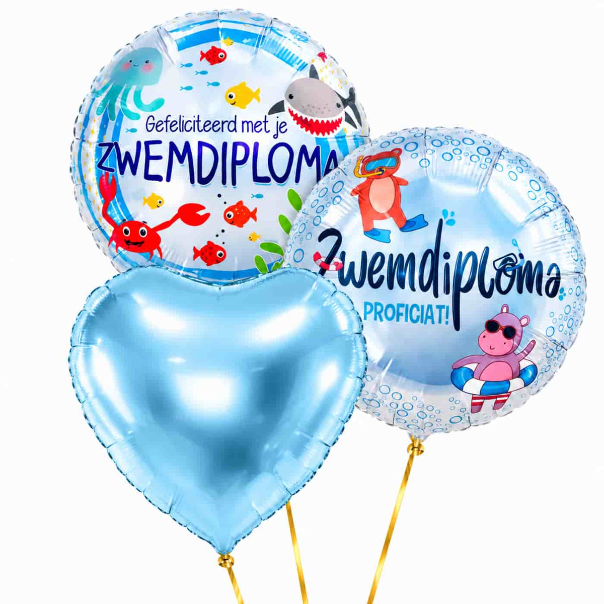 Zwemdiploma Trosje Blauw – heliumgevulde ballonnen met dunne gouden lintjes op een witte achtergrond